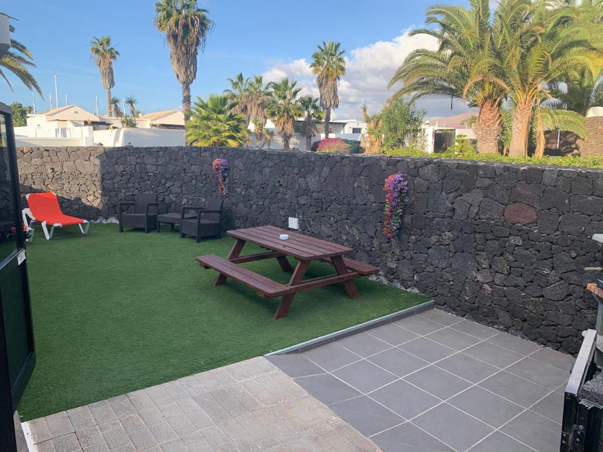 Basement Apartment Very Large Fantastic Location Playa Blanca  Exterior foto