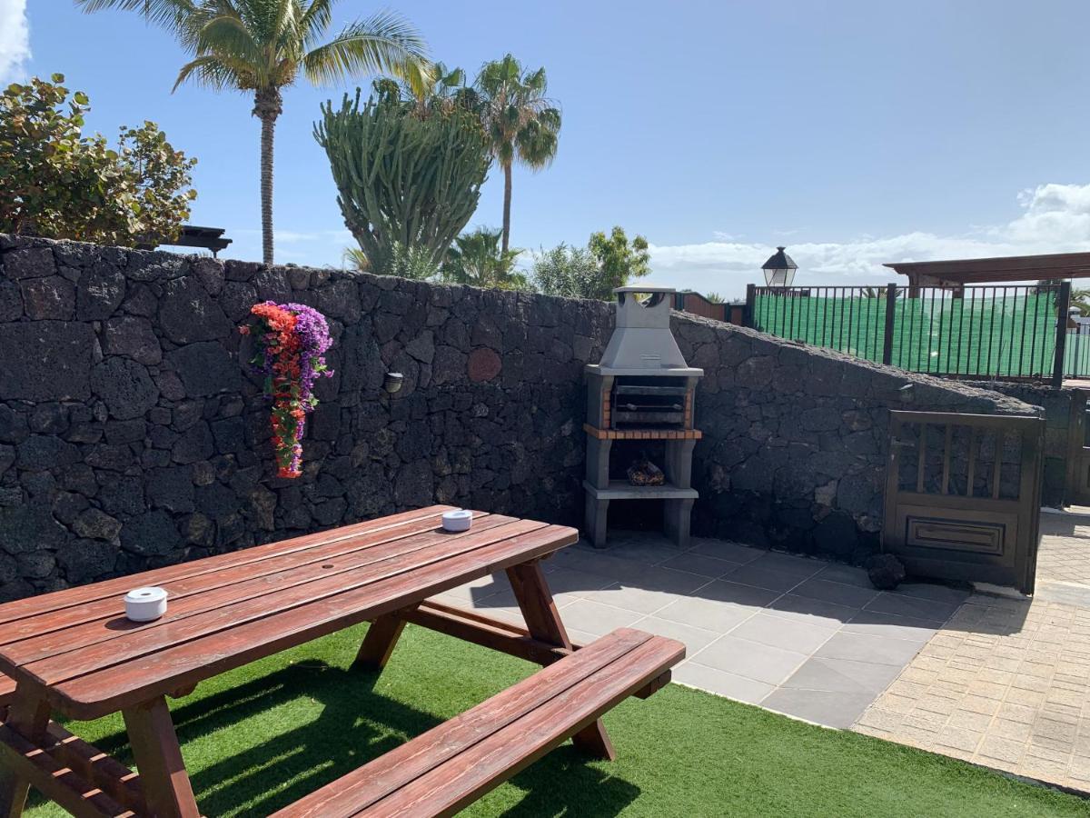Basement Apartment Very Large Fantastic Location Playa Blanca  Exterior foto