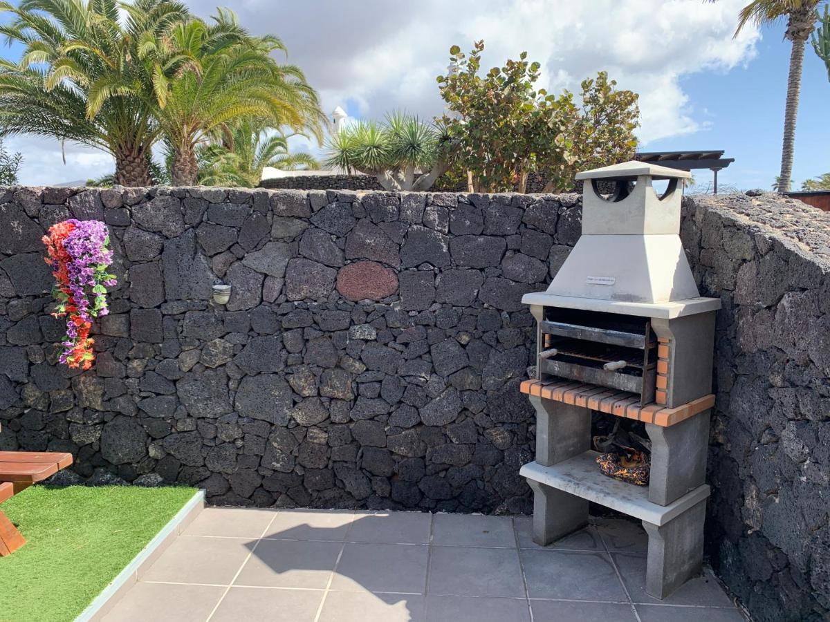Basement Apartment Very Large Fantastic Location Playa Blanca  Exterior foto